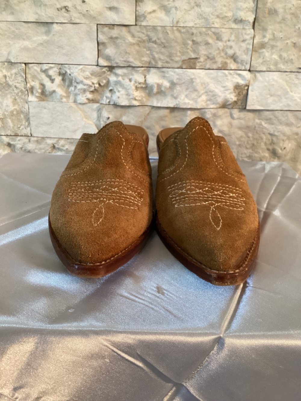 Patricia Nash Battista Suede Mules - Picture 4 of 13